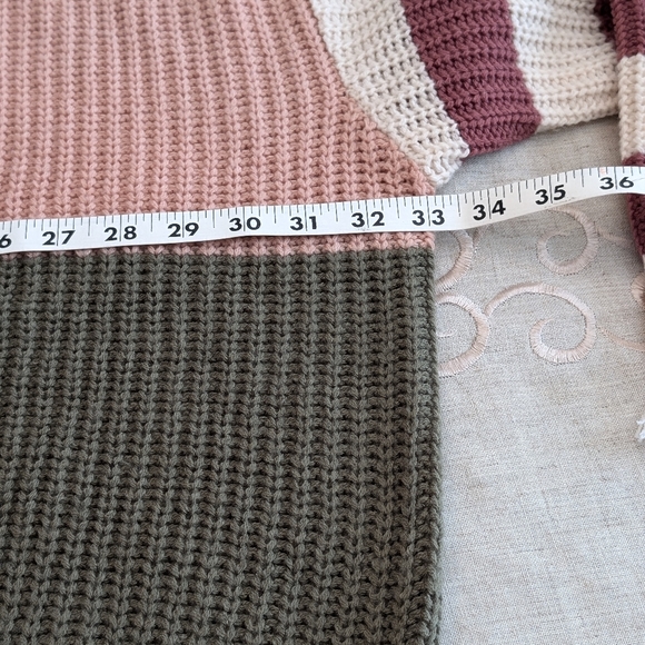 Poly & Ester Oversized Fringed Knit Sweater  3X - Picture 6 of 7